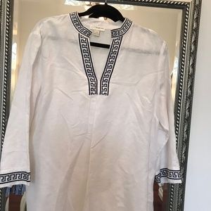 Kenar White cotton top with navy accent